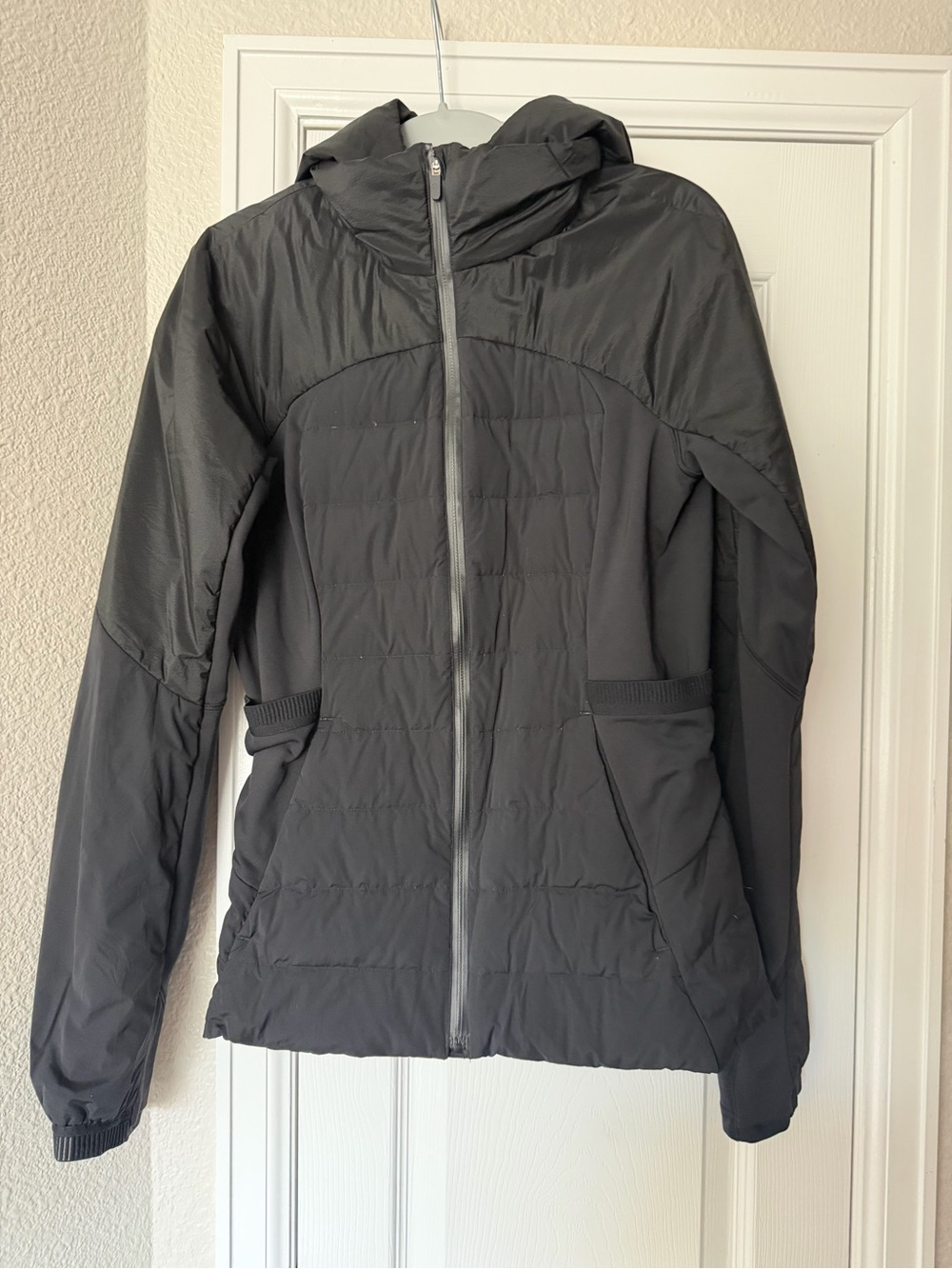 Lululemon Women’s Black Hooded Puffer Jacket - Lightweight Quilted Coat